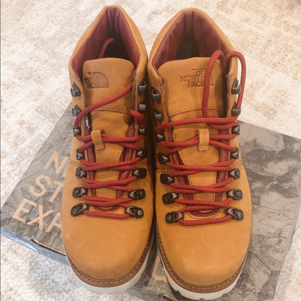 The Northface men's boots size 8.5